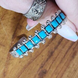 Vintage Womens Turquoise & Silver  Cuff Bracelet